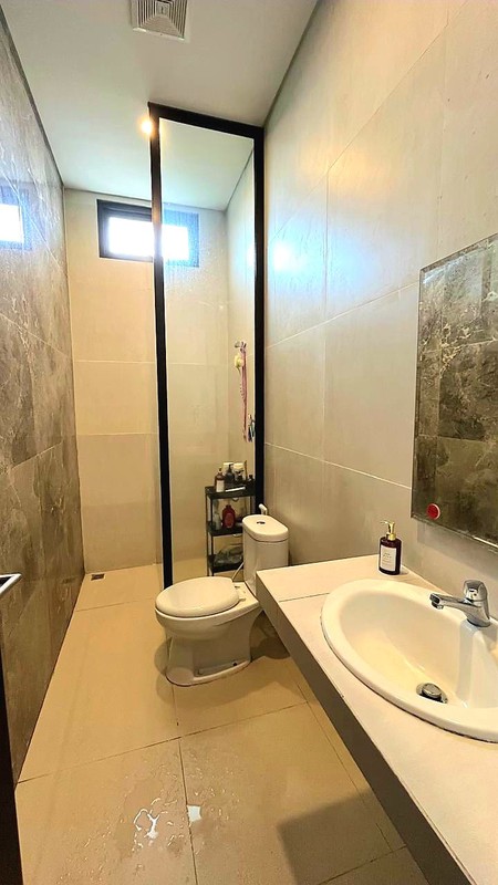 Rumah Siap Huni Bagus di Pamulang Posisi HOEK dengan KT 4+1 KM 3+1 Surat SHM LT 145 m2 dan LB 176 m2