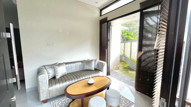 Rumah Siap Huni Bagus di Pamulang Posisi HOEK dengan KT 4+1 KM 3+1 Surat SHM LT 145 m2 dan LB 176 m2
