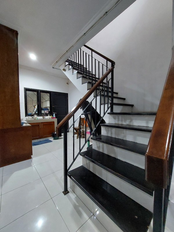 Dijual Rumah Cantik Siap Huni lokasi di Daerah Pondok Pinang, Kebayoran Lama, Jakarta Selatan