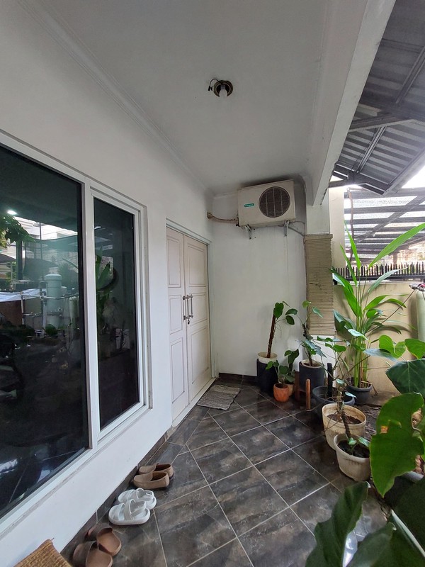 Dijual Rumah Cantik Siap Huni lokasi di Daerah Pondok Pinang, Kebayoran Lama, Jakarta Selatan