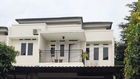 Rumah Bagus 2½ Lantai di Ciputat dengan KT 5+1 KM 4+1 Luas Tanah 162 m2 Bangunan 300 m2 Surat SHM 