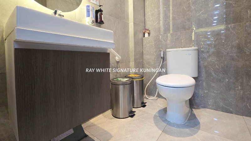 Dijual Ruko Gandeng Klinik Kecantikan 4 Lantai Di Bintaro Utama