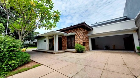 Rumah di jalan MPR, Cilandak, Jakarta Selatan, Bisa sewa buat kantor, private pool