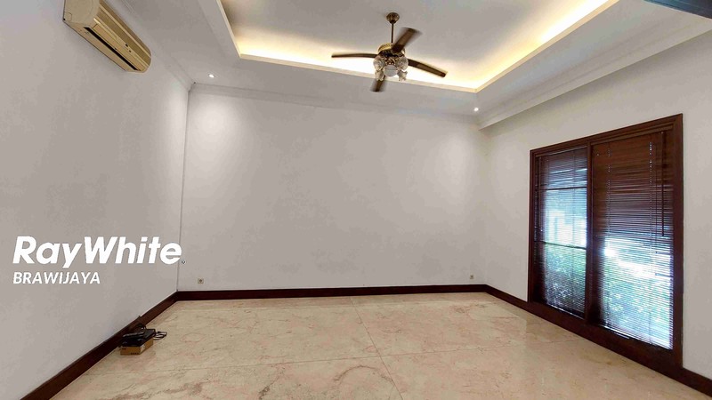 Rumah di jalan MPR, Cilandak, Jakarta Selatan, Bisa sewa buat kantor, private pool