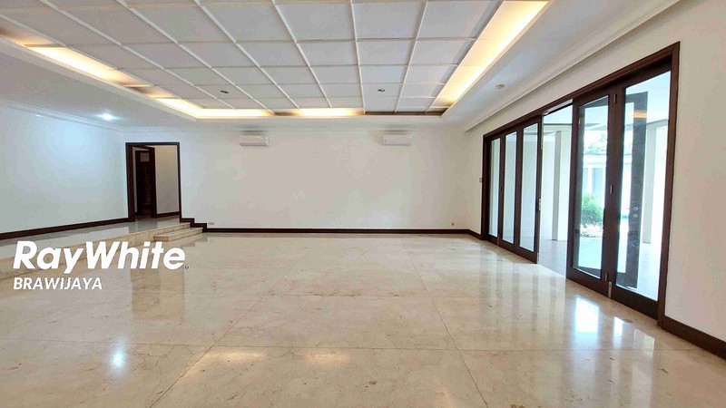 Rumah di jalan MPR, Cilandak, Jakarta Selatan, Bisa sewa buat kantor, private pool