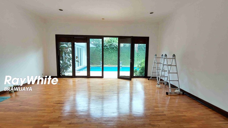 Rumah di jalan MPR, Cilandak, Jakarta Selatan, Bisa sewa buat kantor, private pool