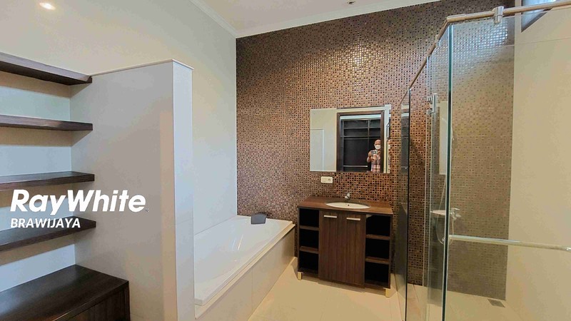 Rumah di jalan MPR, Cilandak, Jakarta Selatan, Bisa sewa buat kantor, private pool