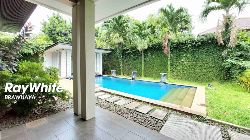 Rumah di jalan MPR, Cilandak, Jakarta Selatan, Bisa sewa buat kantor, private pool