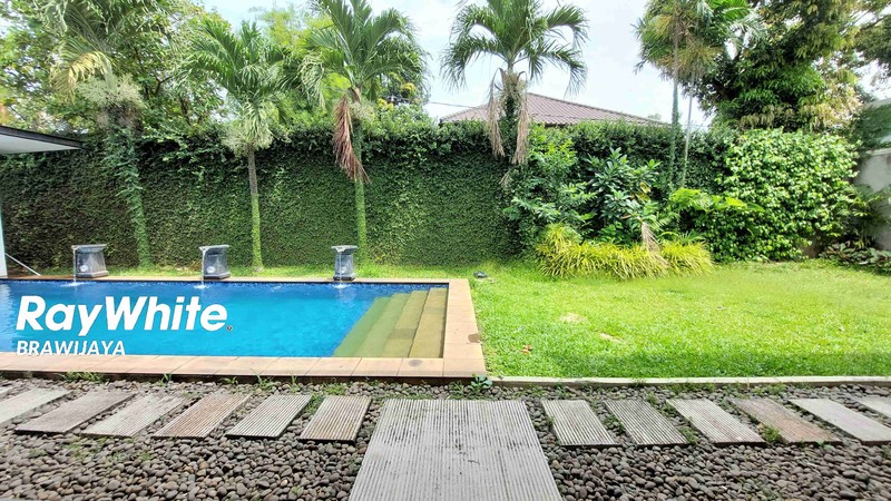 Rumah di jalan MPR, Cilandak, Jakarta Selatan, Bisa sewa buat kantor, private pool