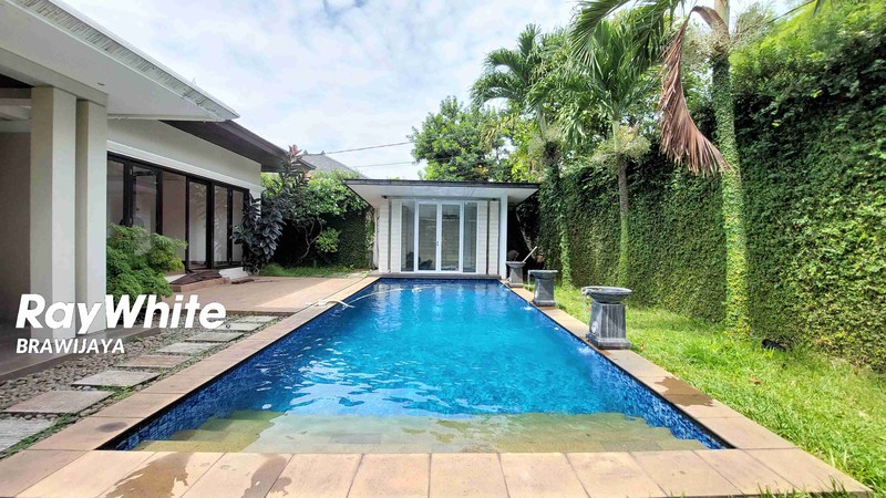 Rumah di jalan MPR, Cilandak, Jakarta Selatan, Bisa sewa buat kantor, private pool