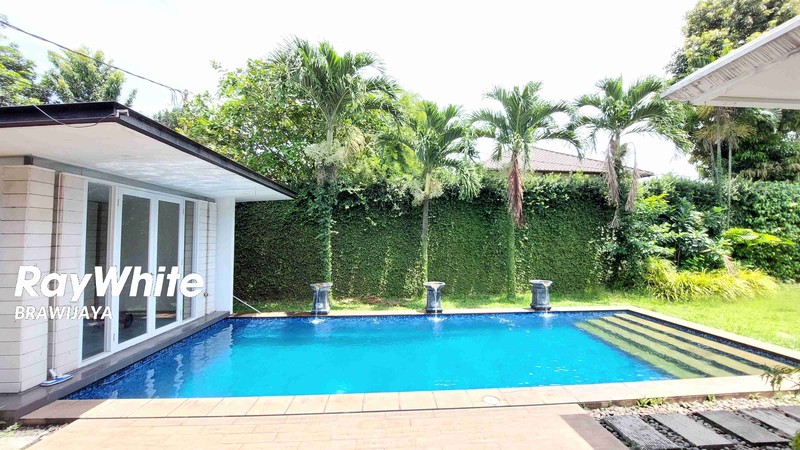 Rumah di jalan MPR, Cilandak, Jakarta Selatan, Bisa sewa buat kantor, private pool