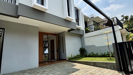 Rumah Brand New Cantik Lokasi Strategis di Bintaro Sektor 3.