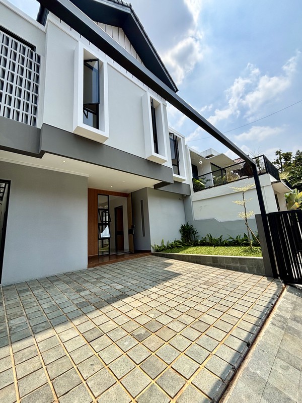 Rumah Brand New Cantik Lokasi Strategis di Bintaro Sektor 3.
