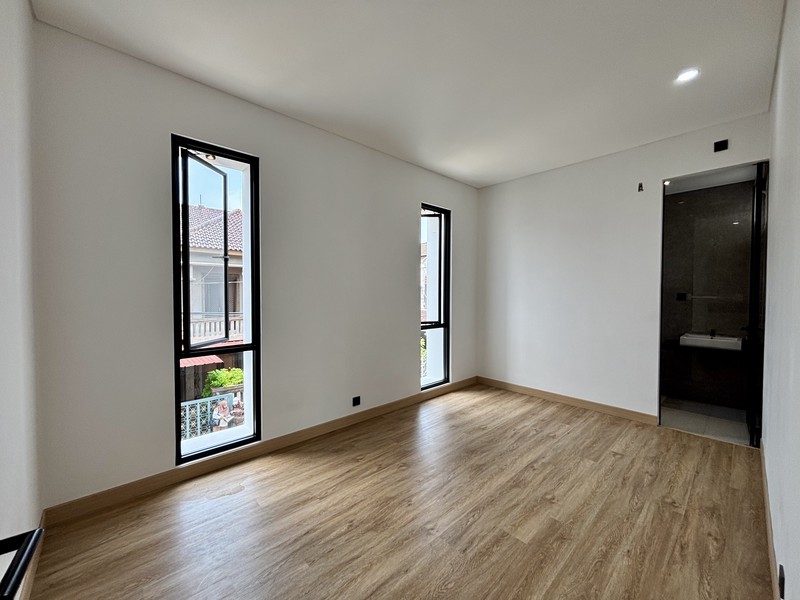 Rumah Brand New Cantik Lokasi Strategis di Bintaro Sektor 3.