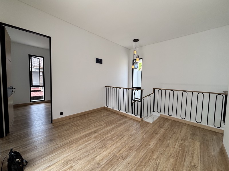 Rumah Brand New Cantik Lokasi Strategis di Bintaro Sektor 3.