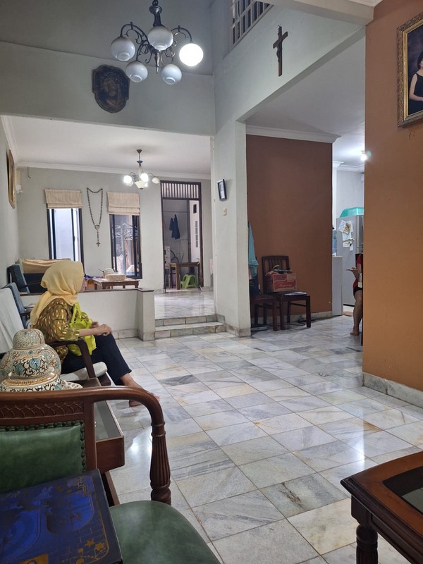 Rumah Modern Siap Huni, 4+1 Kamar Tidur Dalam Komplek Asri