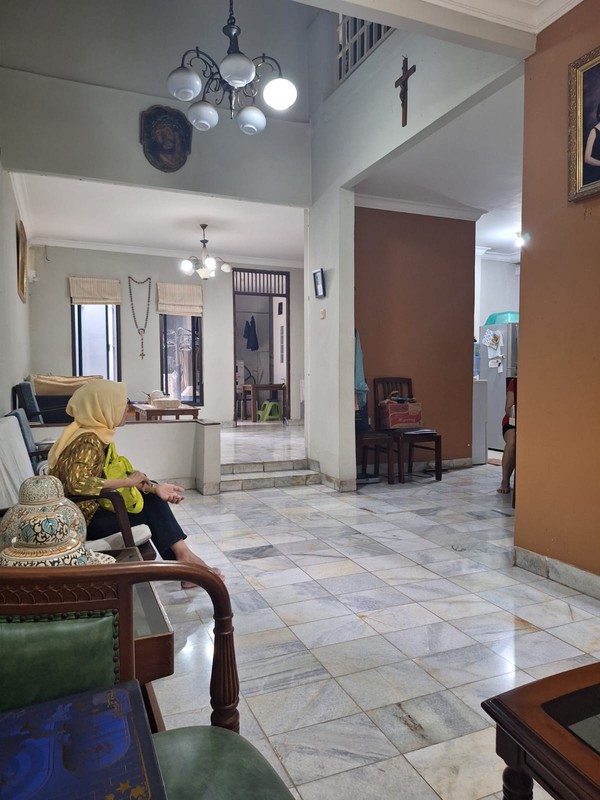 Rumah Modern Siap Huni, 4+1 Kamar Tidur Dalam Komplek Asri