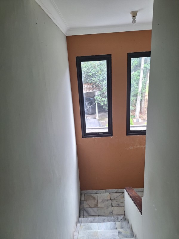 Rumah Modern Siap Huni, 4+1 Kamar Tidur Dalam Komplek Asri