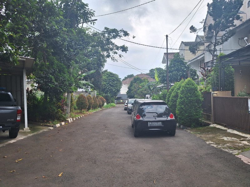 Rumah Modern Siap Huni, 4+1 Kamar Tidur Dalam Komplek Asri