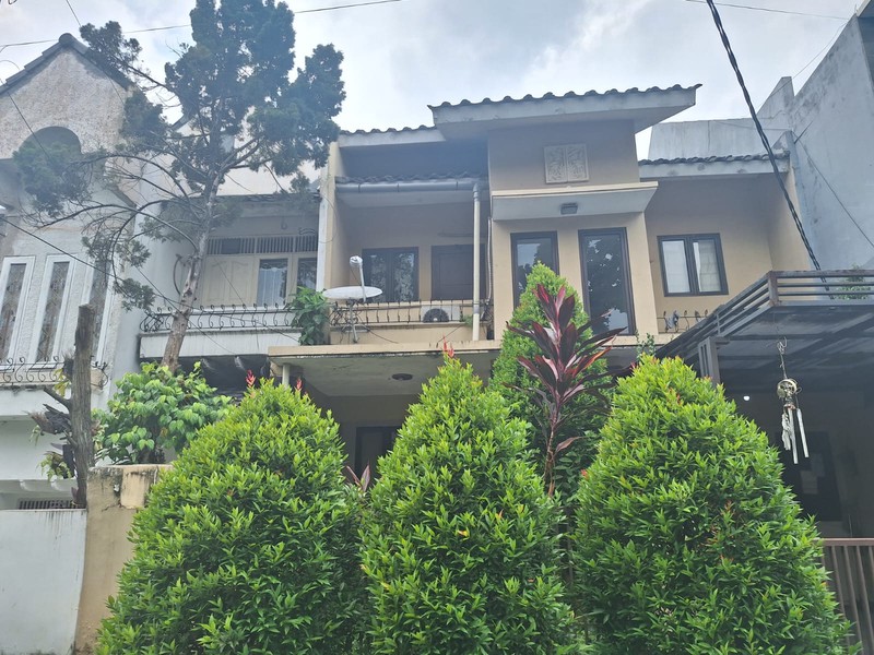 Rumah Modern Siap Huni, 4+1 Kamar Tidur Dalam Komplek Asri