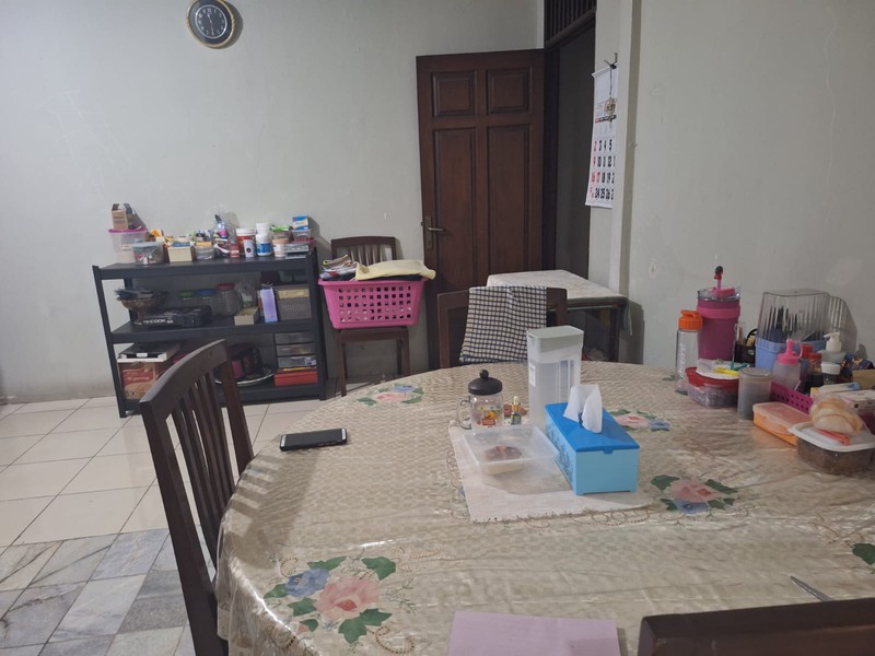 Rumah Modern Siap Huni, 4+1 Kamar Tidur Dalam Komplek Asri