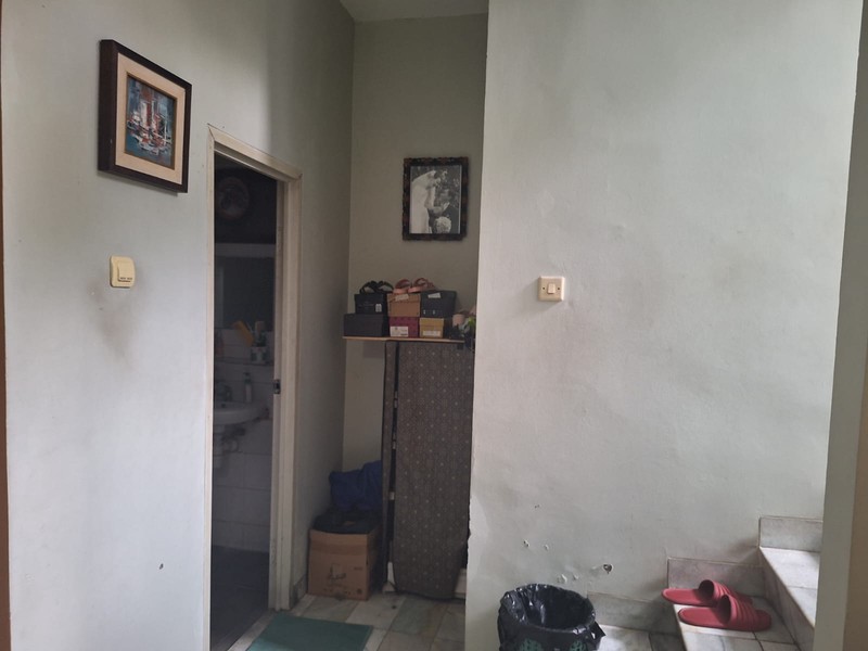 Rumah Modern Siap Huni, 4+1 Kamar Tidur Dalam Komplek Asri