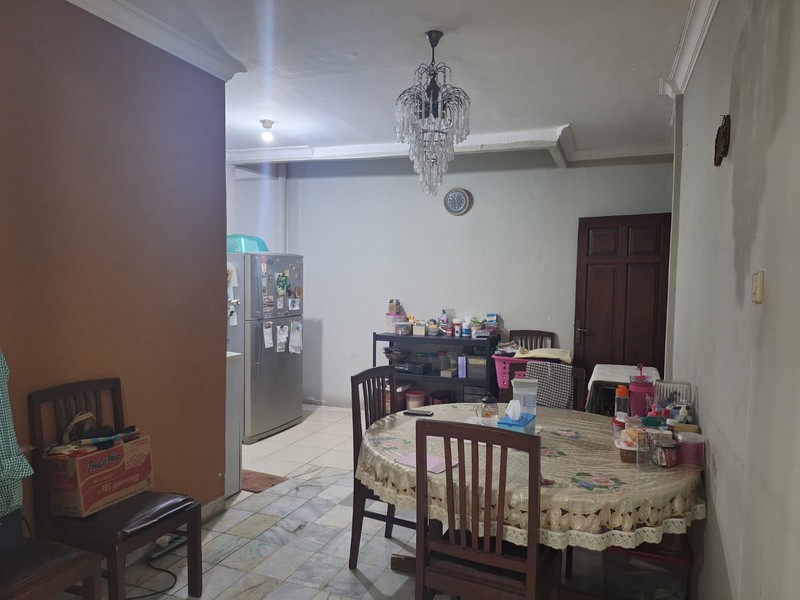 Rumah Modern Siap Huni, 4+1 Kamar Tidur Dalam Komplek Asri