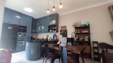 Rumah Luas 200 m² di Krukut, Depok Fasilitas Lengkap, Harga Menarik