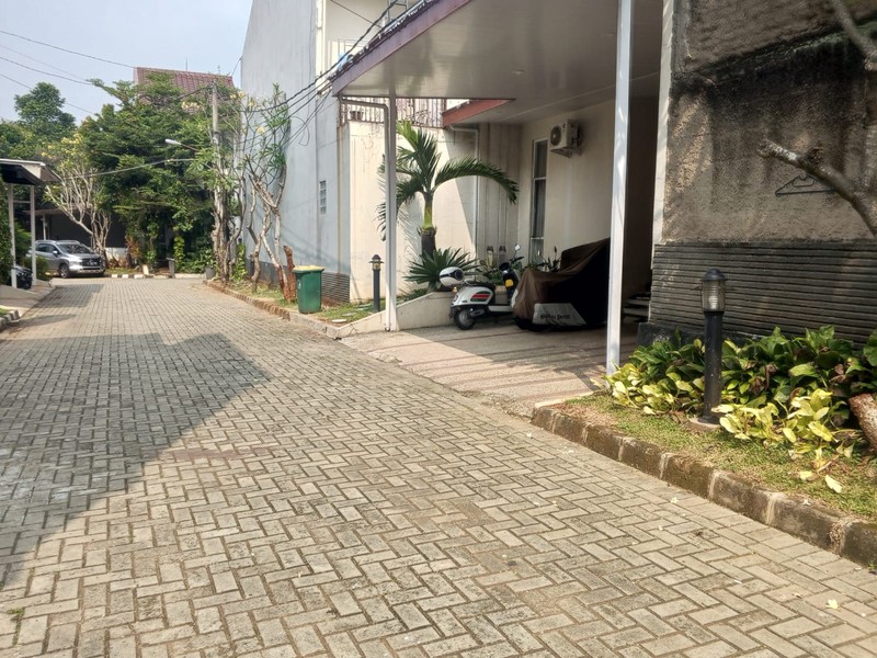 Rumah Luas 200 m&#xb2; di Krukut, Depok Fasilitas Lengkap, Harga Menarik