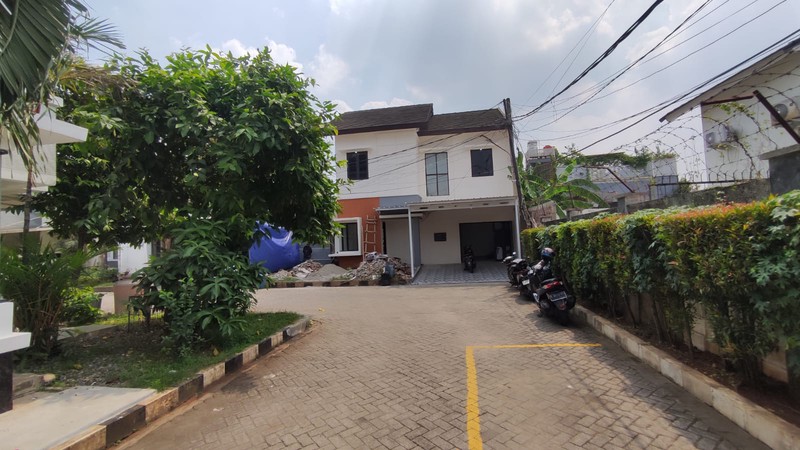 Rumah Baru Renovasi, Bebas Banjir, Lokasi strategis dekat ST. Pondok Ranji.