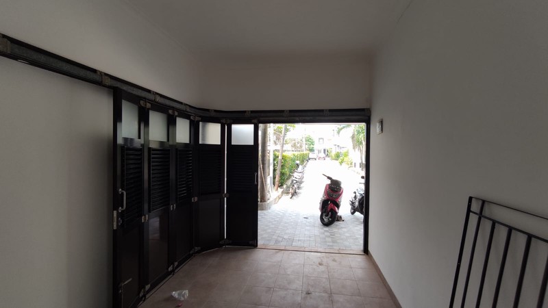 Rumah Baru Renovasi, Bebas Banjir, Lokasi strategis dekat ST. Pondok Ranji.