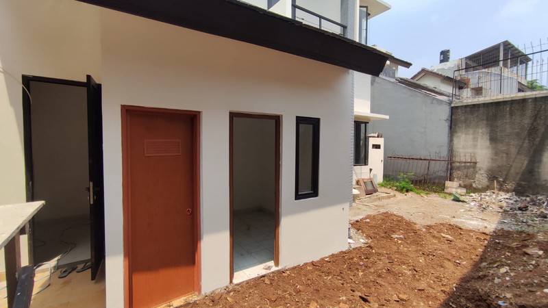 Rumah Baru Renovasi, Bebas Banjir, Lokasi strategis dekat ST. Pondok Ranji.