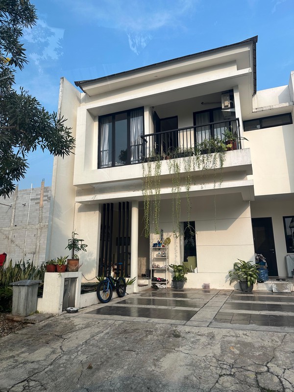 Rumah 2 Lantai, dalam  Cluster, Bebas banjir di Graha Raya Bintaro