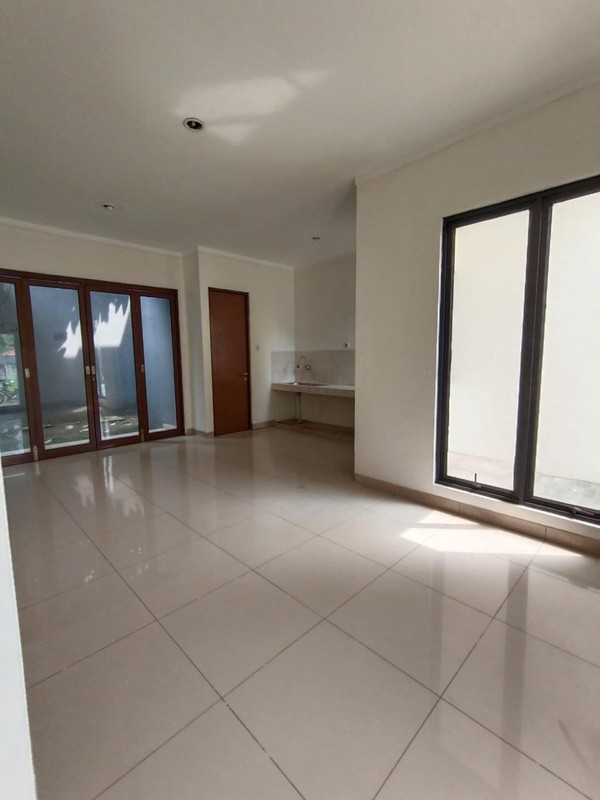 Rumah 2 Lantai, dalam  Cluster, Bebas banjir di Graha Raya Bintaro