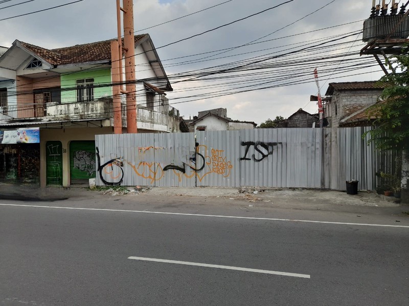 Tanah Luas 300 Meter Persegi Lokasi Startegis di Jalan Laksda Adisucipto Depok Sleman 