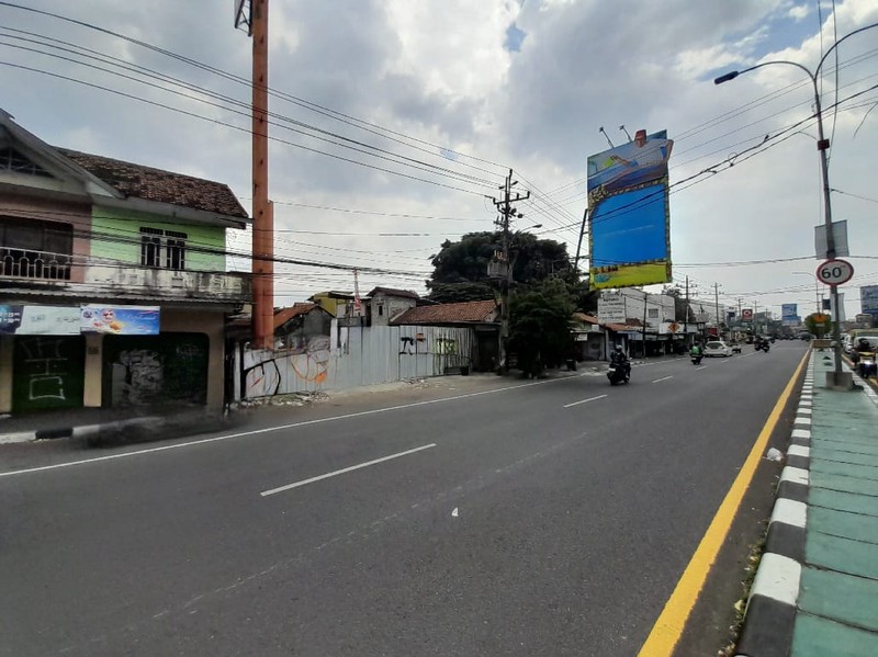Tanah Luas 300 Meter Persegi Lokasi Startegis di Jalan Laksda Adisucipto Depok Sleman 