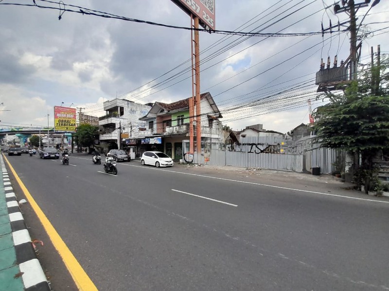 Tanah Luas 300 Meter Persegi Lokasi Startegis di Jalan Laksda Adisucipto Depok Sleman 