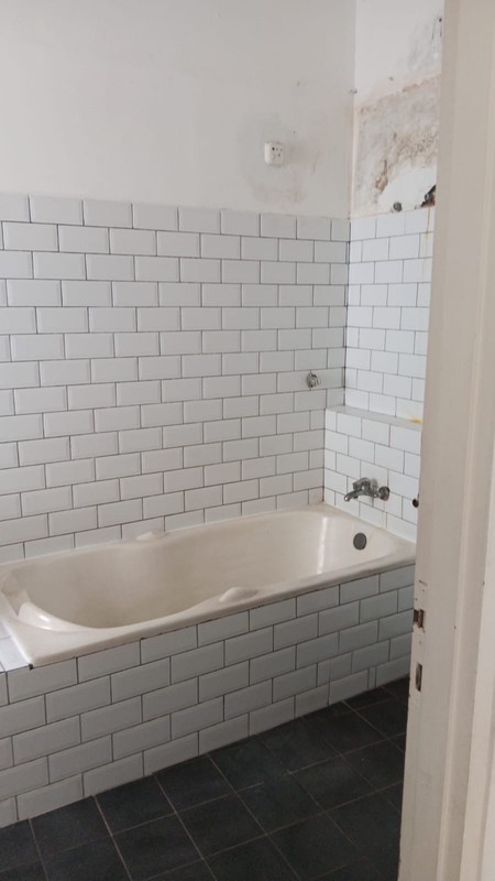 DIJUAL RUMAH 2LT, COCOK UTK KLINIK KECANTIKAN/TEMPAT MAKAN  DI PINGGIR JALAN LEBAK BULUS , DKT DGN PINTU TOL MRT FATMAWATI