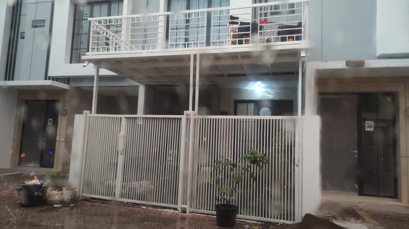 Jual Rumah 2 lantai murah di Regency ONE Babatan.