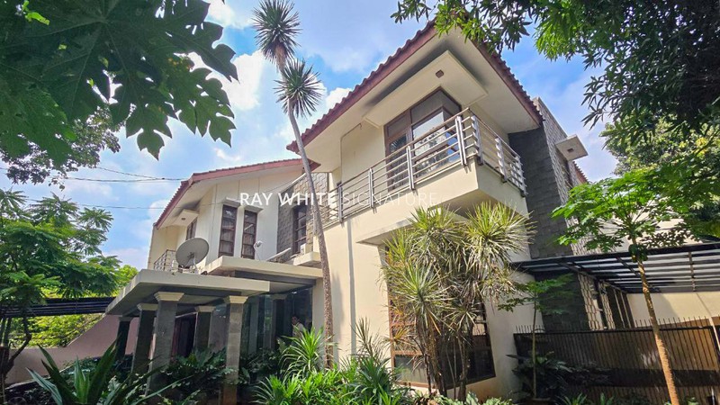 Rumah Asri Posisi Hook Lokasi Prime di Panglima Polim V