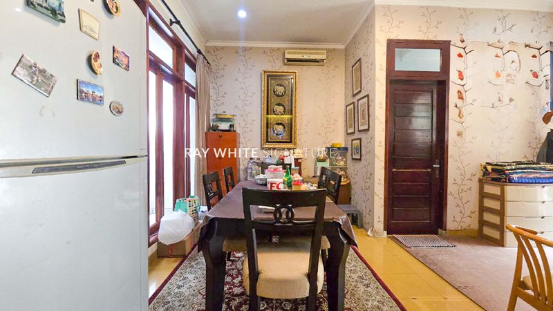 Rumah Asri Posisi Hook Lokasi Prime di Panglima Polim V