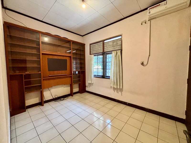 Rumah Bagus Bebas Banjir Lokasi strategis di Bintaro