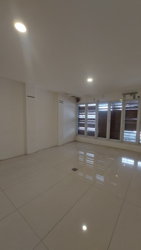 Dijual Gedung Eks Showroom di Raya Jemursari Surabaya Termurah