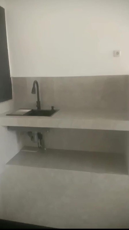 MURAH Dijual Ruko Ambengan Plaza Surabaya Pusat Kota - Hadap Nol Jalan Raya - Sebaris Bank BCA - surat SHM - Cocok Untuk Segala Usaha