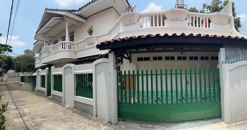 Rumah Dalam Komplek Di Cirendeu