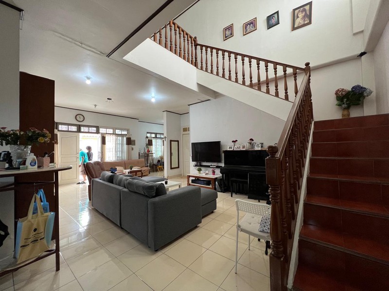 Rumah Dalam Komplek Di Cirendeu