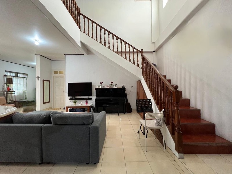 Rumah Dalam Komplek Di Cirendeu