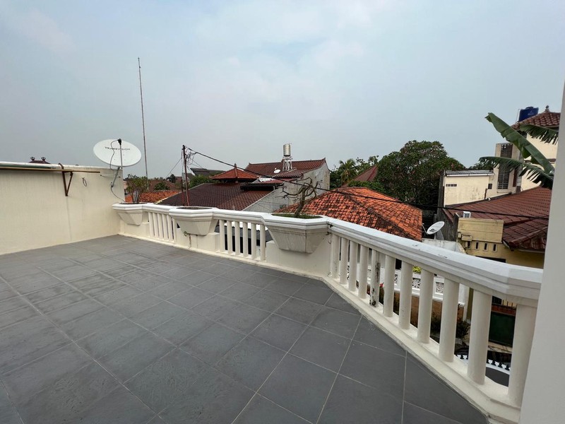 Rumah Dalam Komplek Di Cirendeu