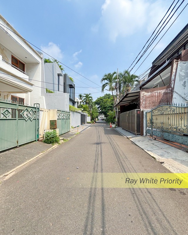 Rumah di Pondok Indah Hitung Tanah, dekat Pondok Indah Mal PIM