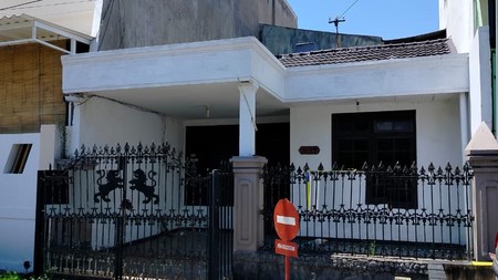 Rumah Darmo Indah sari 